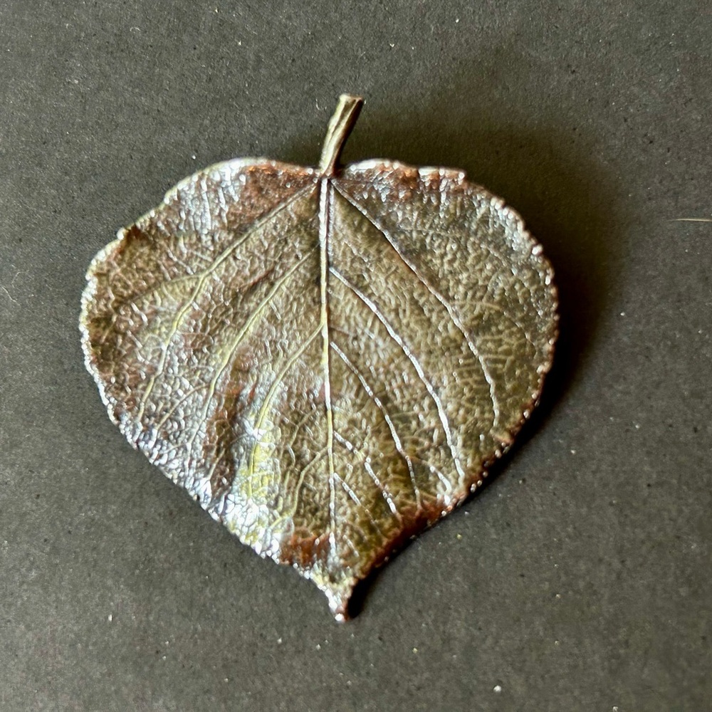Silver Aspen leaf pendant / pin.